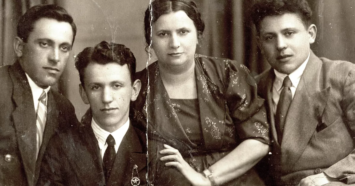 Iol Shoov, his wife Dina, his sister Polya and her husband