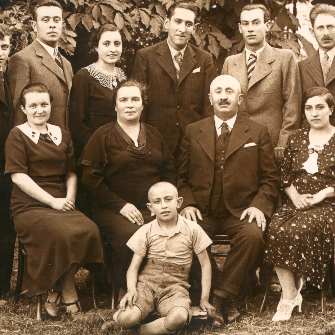 Sarolta Diamant with her family | Centropa