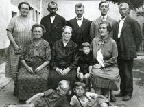 Richard Kohn, seine Großmutter Sofie Augusta und die Schwester der Großmutter Juli Schulz in Hirschbach