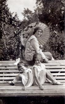 Bluma Lepiku with her sister Mena and mother Luba Shumiacher