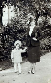 Cilja Laud with her grandmother Anna Kaplan