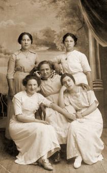 Berta Naimark with her sisters