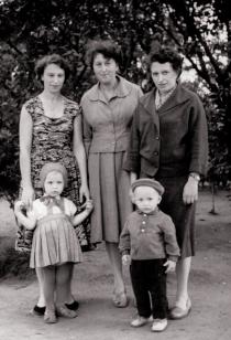 Dina Kuremaa with her sisters strolling with their children