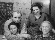 Dina Kuremaa with her husband Raymond Kuremaa, mother Berta Naimark and sister Rocha Naimark