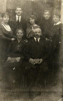 The family of  Rita Kazhdan's father Abram Fridman