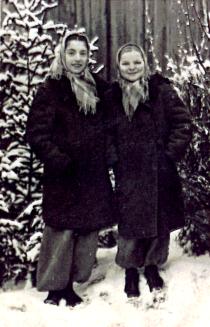 Ida Goldshmidt and her friend Luba Degtiaryova