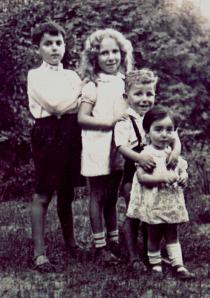 Nina Polubelova with her cousins