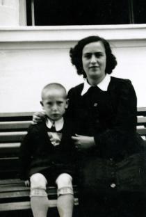 Nisim Navon's aunt Sarina Navon with her child Jakov in front of Nisim's grandparents' house