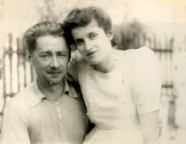 Moisey Plotkin with his second wife Marianna