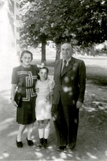 Judita Schvalbova with her parents on a trip
