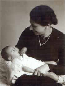 Juliana Kann and her grandmother Fanni Kann